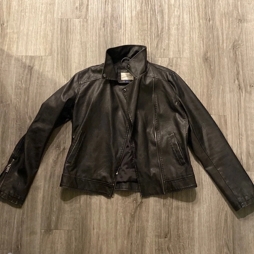 Leather jacket - Picture 1 of 2